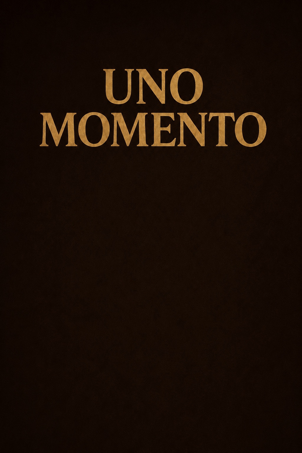 UNO MOMENTO in Gold auf dunklem Hintergrund